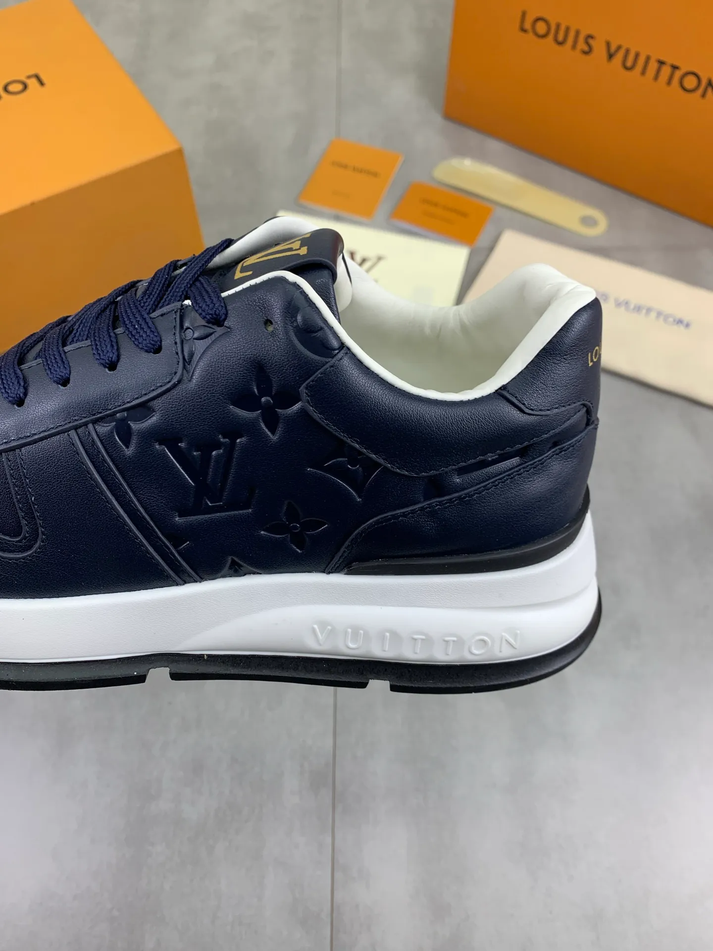 Factory price P820 💶 Top version [LOUIS VUITTON] counter series (original order) new style 🍀LV Louis Vuitton - top version LV classic high-top trendy shoes! Made of imported original craft calfskin, original breathable lining, and original wear-resistant, lightweight, high-end TPU outsole! High quality products! 3️⃣ colors available, size: men’s 39-44 (38 45 customized)